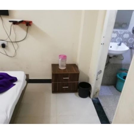 Hotel Adarsh, Удджайн Екстер'єр фото
