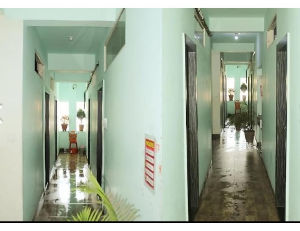 Hotel Adarsh, Удджайн Екстер'єр фото