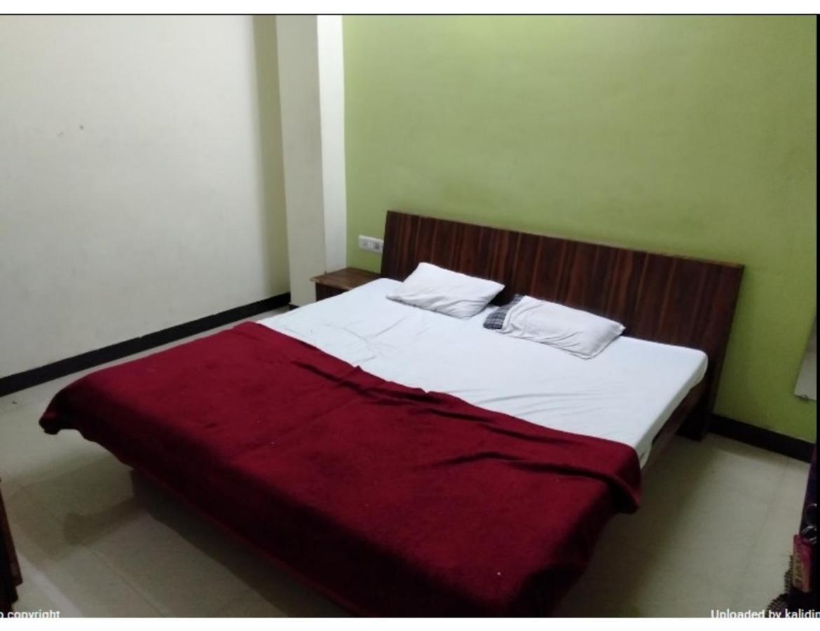 Hotel Adarsh, Удджайн Екстер'єр фото