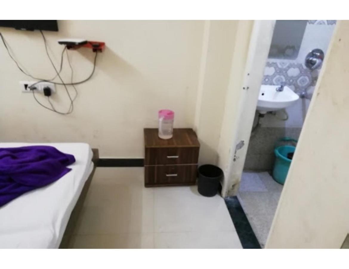 Hotel Adarsh, Удджайн Екстер'єр фото