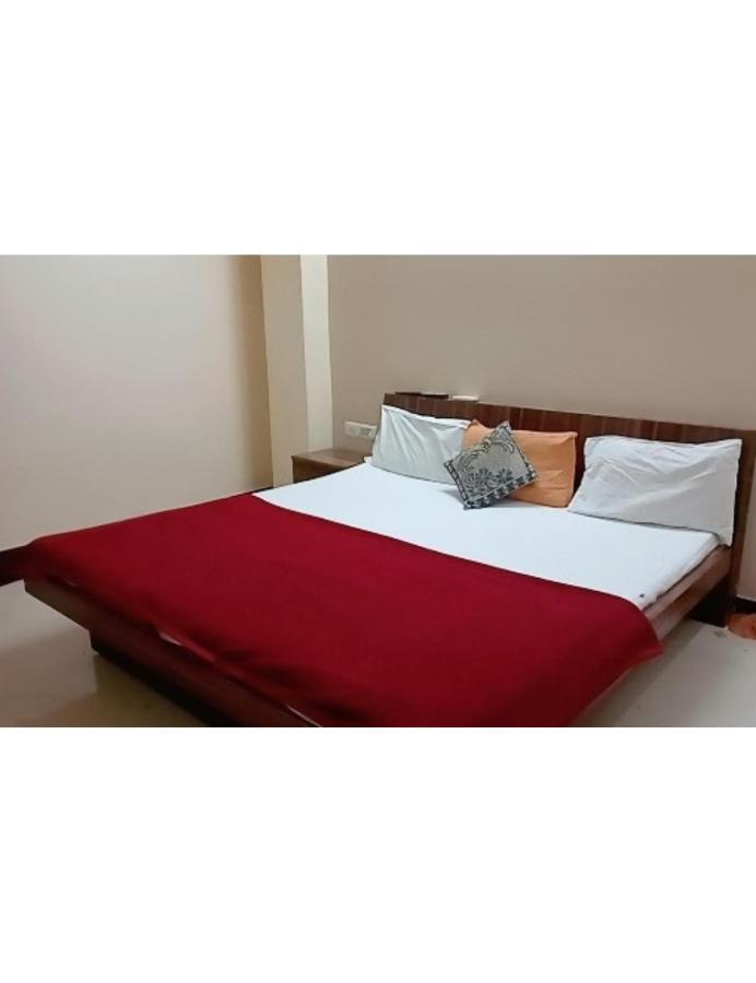 Hotel Adarsh, Удджайн Екстер'єр фото