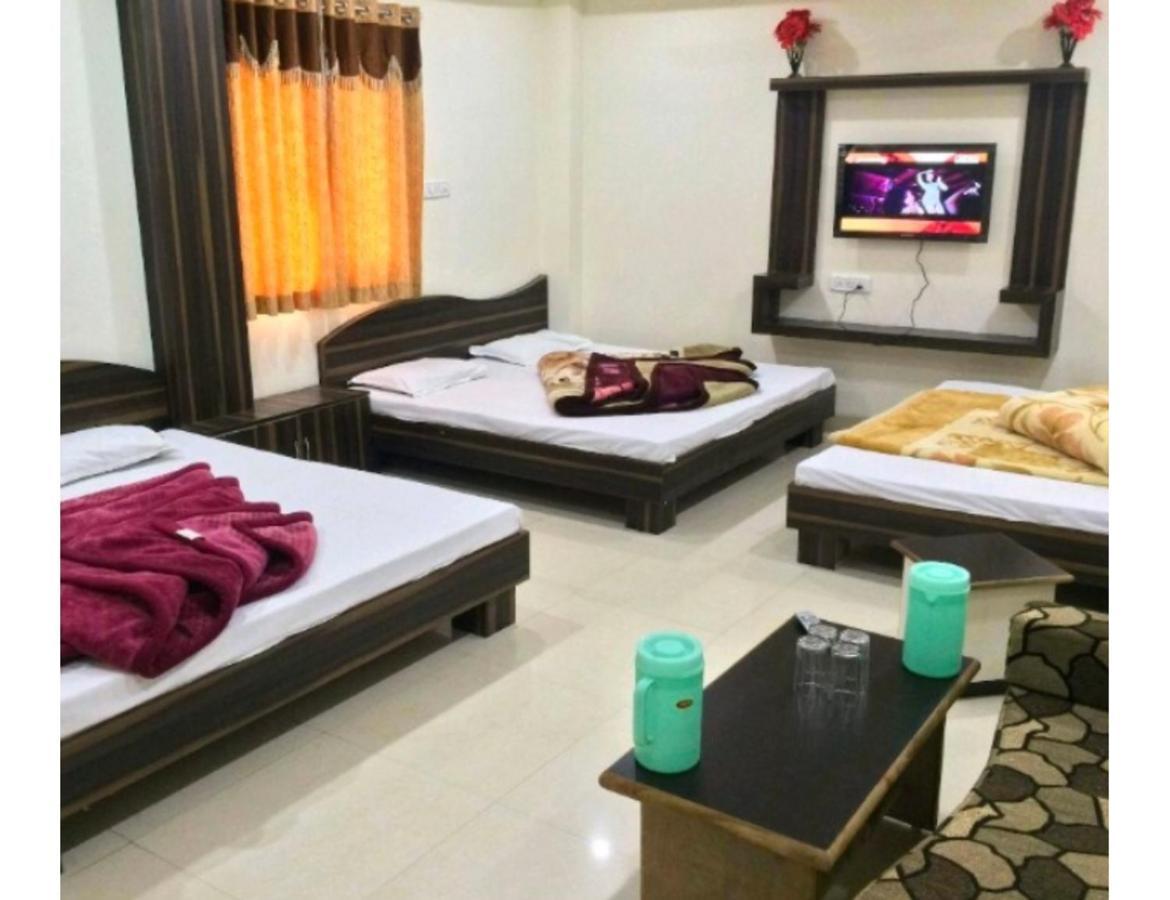 Hotel Adarsh, Удджайн Екстер'єр фото