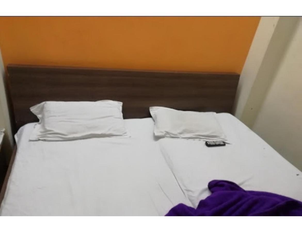 Hotel Adarsh, Удджайн Екстер'єр фото